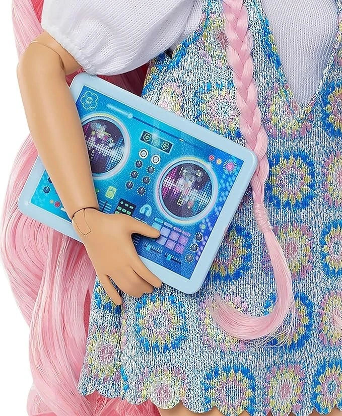 Barbie Dream Besties Doll and Accessories, Daisy Jean Posable Fashion Doll thumbnail