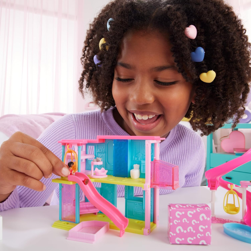 Barbie Mini BarbieLand Doll House Sets, Mini Dreamhouse with Surprise 1.5-inch Doll thumbnail