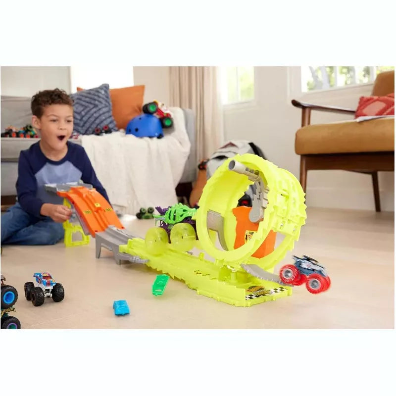 Hot Wheels Monster Trucks Power Smashers Charge & Chase Challenge Track Set With Oversized Skelesaurus, 1:64 Scale Bone Shaker & 2 Crushed Cars thumbnail