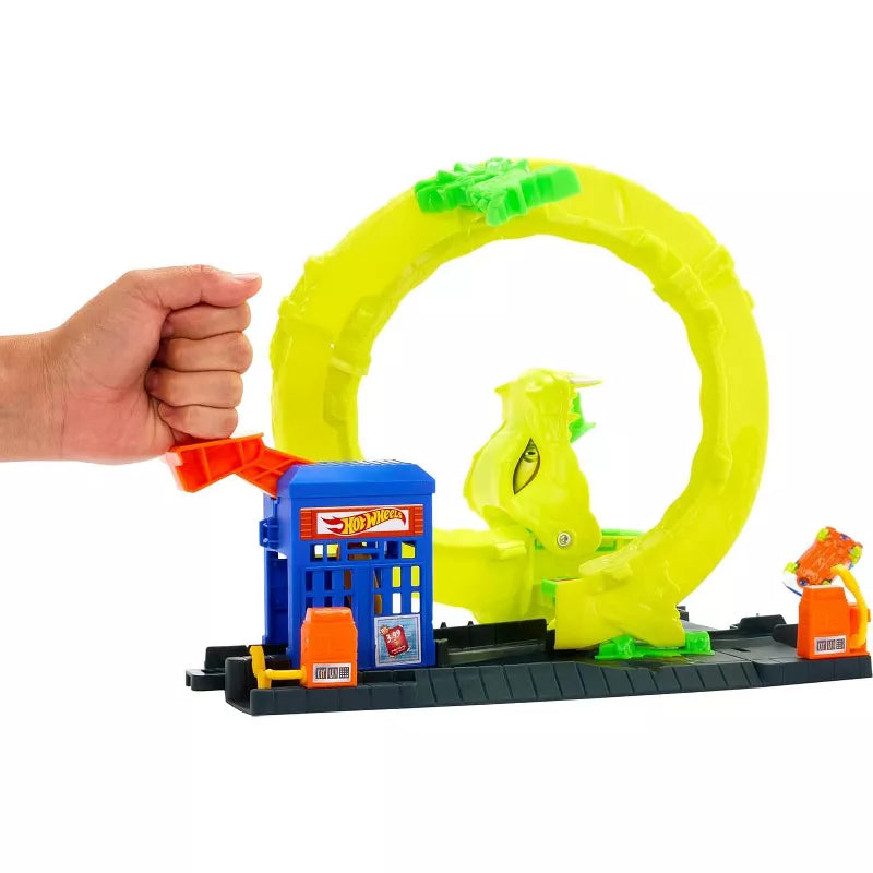 Hot Wheels Toy Car Track Set, Snake Gas Station Playset with 1:64 Scale Die-Cast Vehicle thumbnail
