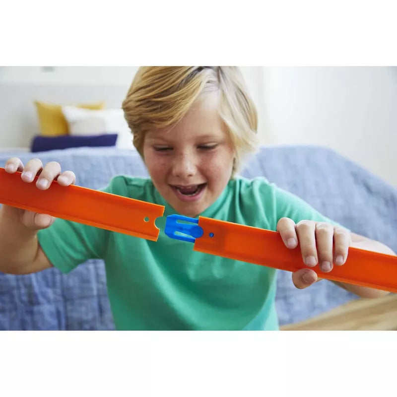 Hot Wheels Track Builder Unlimited Straight Track Pack, 4 Track Connectors & 4 Track Pieces thumbnail