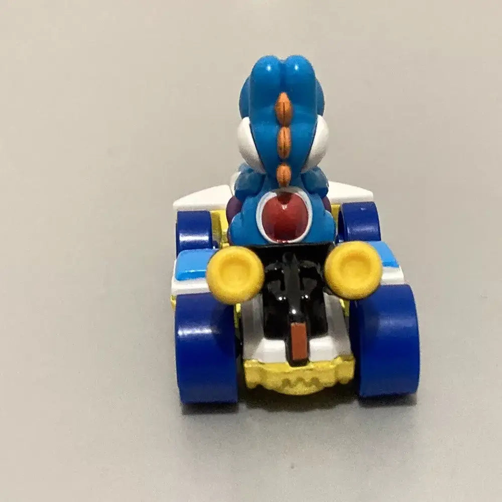 Hot wheels Mario Kart Light-Blue Yoshi  Standard Kart GBG35 thumbnail