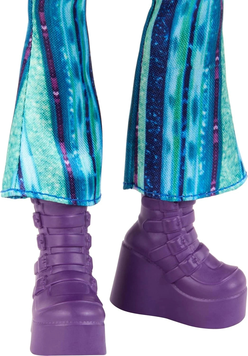 Mattel Disney Descendants The Rise of Red Uliana Fashion Doll with Outfit & Accessory thumbnail