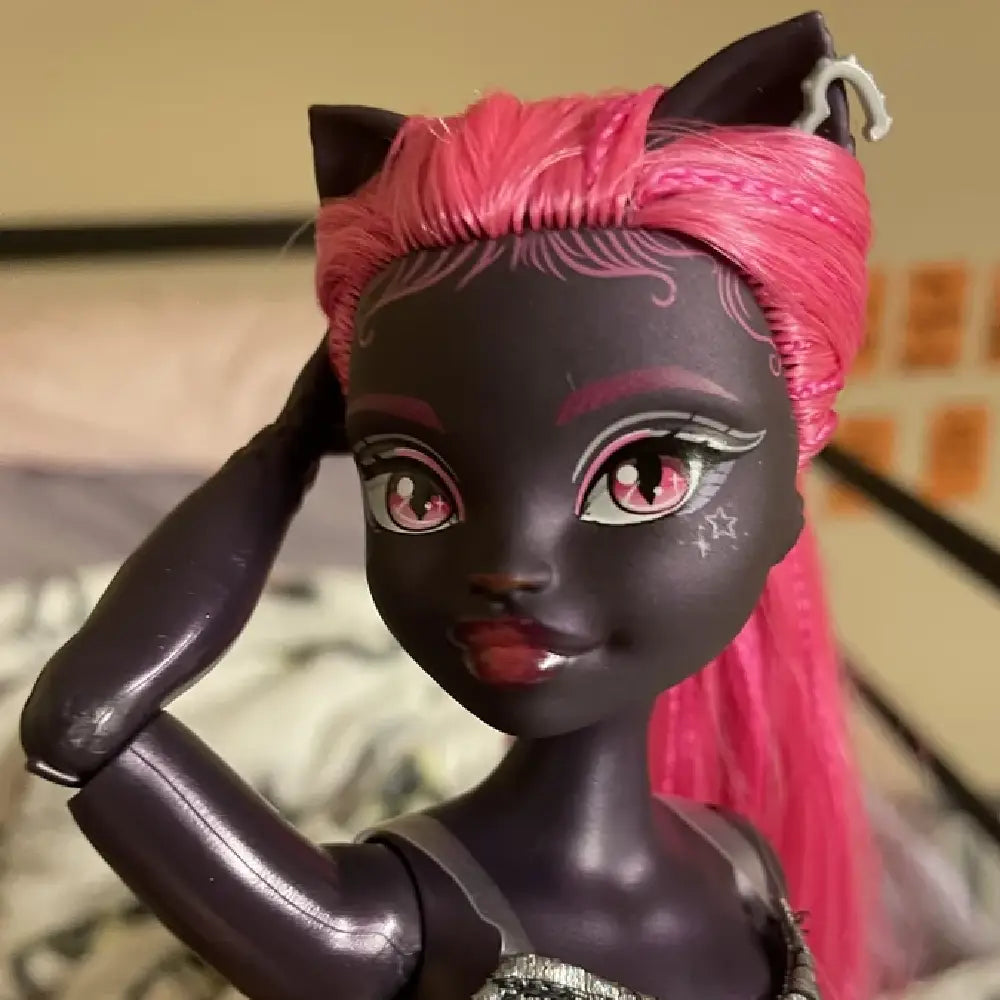Monster High Catty Noir Werecat with Pet Cat Amulette HXH76 thumbnail